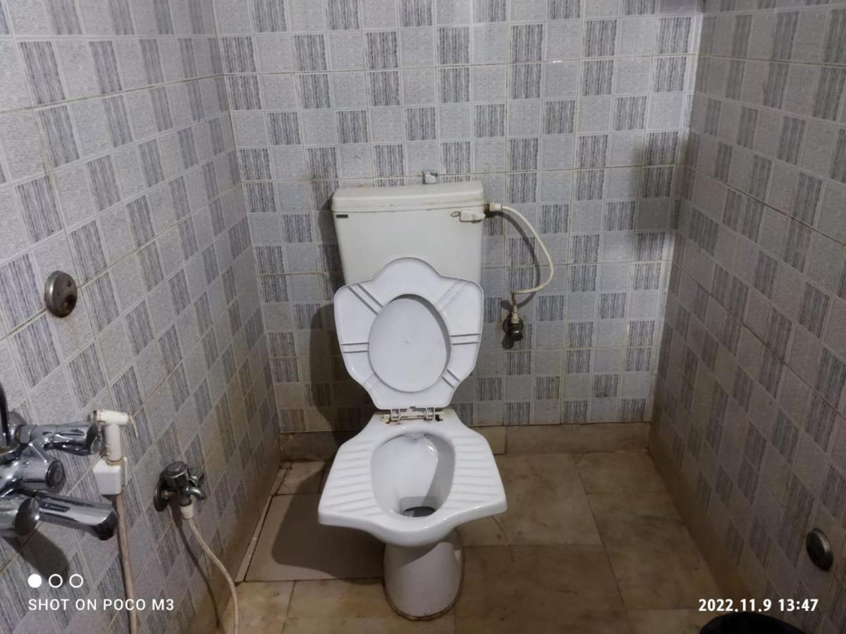 Hotel Well Inn Puri Kültér fotó