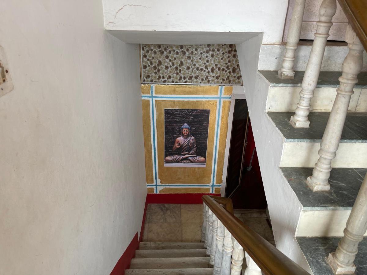 Hotel Well Inn Puri Kültér fotó