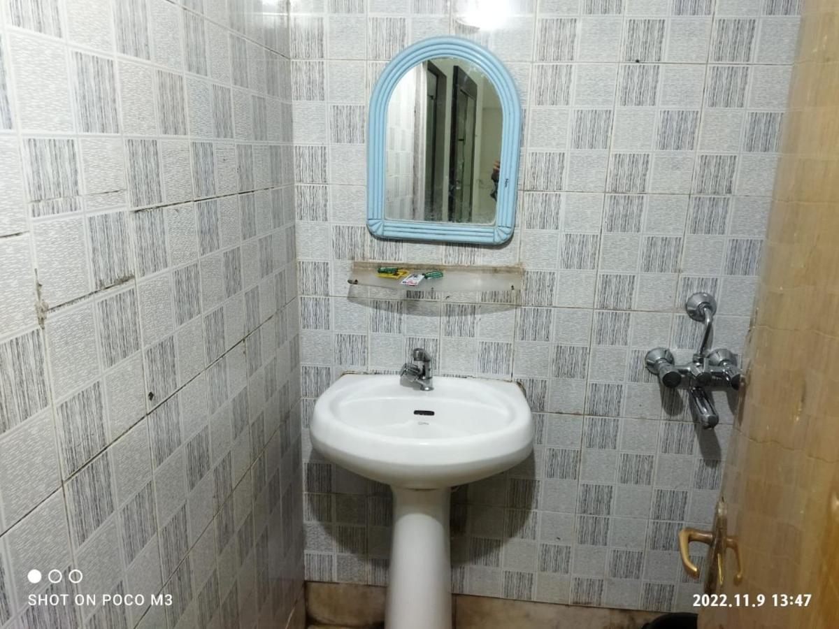 Hotel Well Inn Puri Kültér fotó